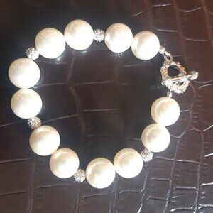 Pan Pacific South Ocean Shell Pearl Bracelet w/ Rhinestone & Silver Tone Spacers